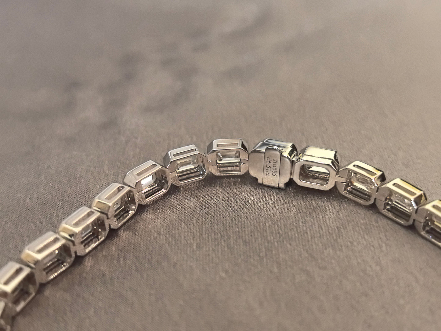 Lab-Grown Diamond Emerald-Cut Bezel Tennis Bracelet - Hypoallergenic Fine Jewelry - Durable Box-Style Clasp Closure